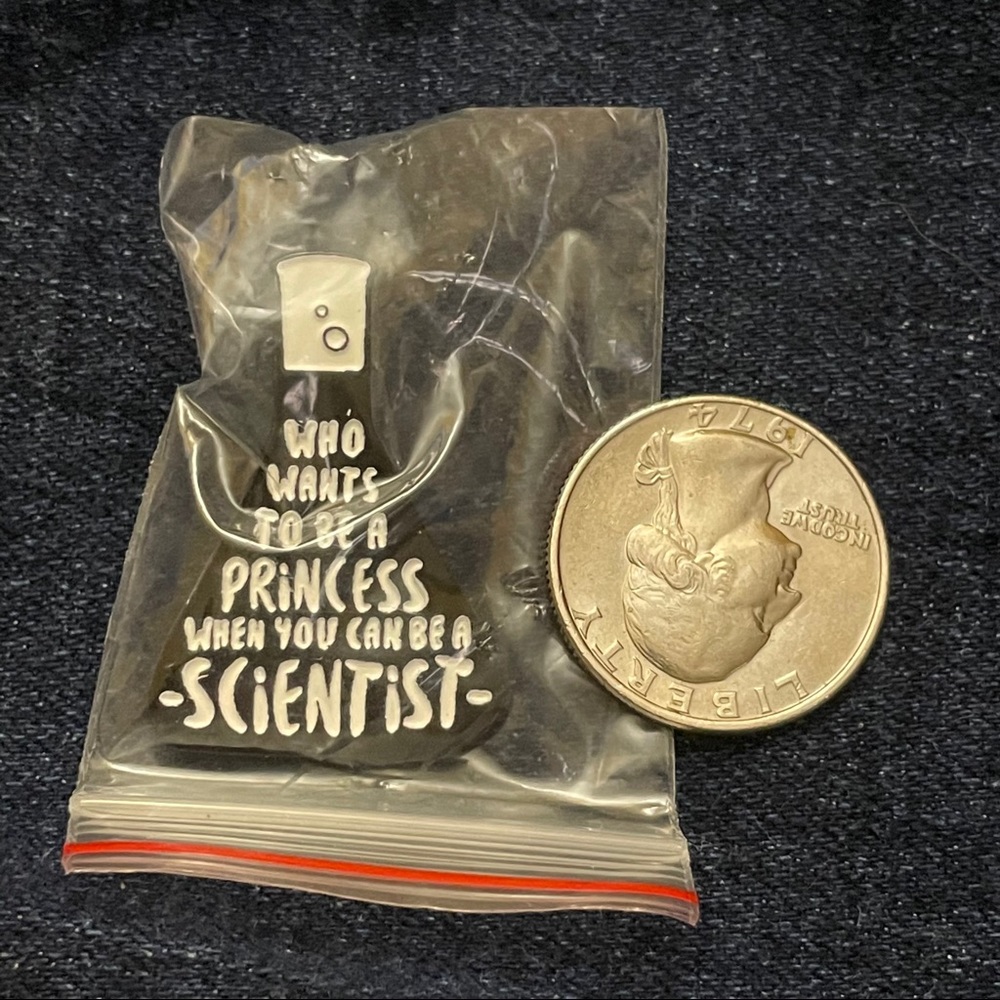 π5/$25 Enamel Pin Scientist Test Tube - Picture 2 of 2